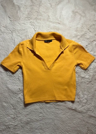 Polo crop top jaune Zara, col ouvert et manches courtes, en maille côtelée - Taille S femme, marke: Zara, zustand: Sehr gut, größe: S / 36 / 8, 5,00 €, 5,95 € inklusive Vinted-Käuferschutz