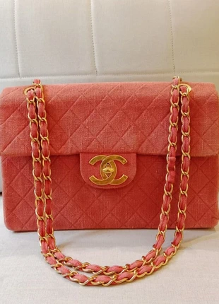 Vintage Chanel Maxi Classic Flap Bag in Salmon Linen Canvas, marke: Chanel, modell: Chic With Me Flap Bag Large, zustand: Gut, 2 800,00 €, 2 940,70 € inklusive Vinted-Käuferschutz