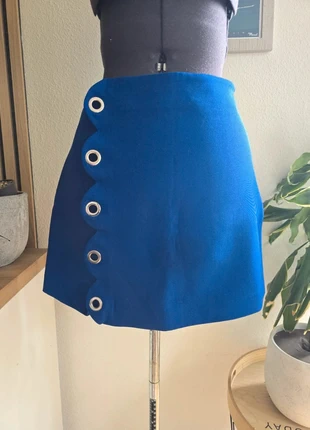 Mini-jupe Mango bleu électrique avec œillets  – Taille S - 36, merk: Mango, staat: Heel goed, maat: S / 36 / 8, € 10,00, € 11,20 inclusief Kopersbescherming