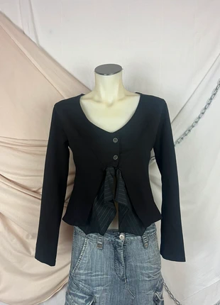 Lightweight structured black jacket with a V-neck and grey ruffled striped details, marca: Avant Garde, estado: Muito bom, tamanho: M / 38 / 10, €42.00, €44.80 inclui Proteção do Comprador Pro