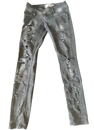 Jean Destroy Gris Bershka Denim – Style Streetwear & Édition Limitée, marca: Bershka, estado: Muy bueno, tamaño: M / 38 / 10, 22,99 €, 24,84 € Protección al comprador incluida