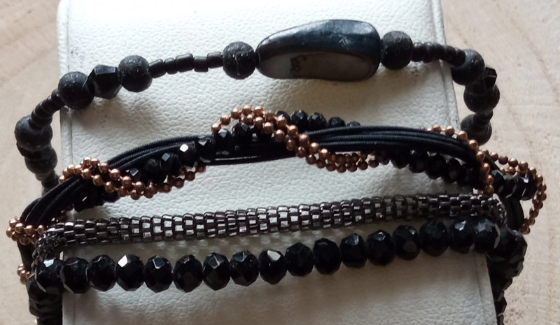 Bracelet neuf lot de trois.