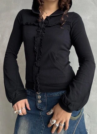 100% cotton - Vintage 2000s black ruffle zip hoodie, brand: Top Vintage, condition: Very good, size: S / 36 / 8, €19.50, €21.18 includes Buyer Protection