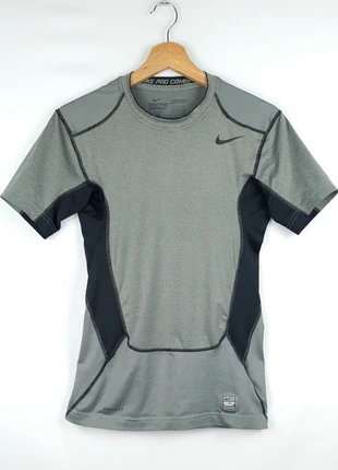 T-Shirt Training Nike Pro Combat Hypercool Dri-FIT Compression - Taille M (Mesures en photo), marque: Nike, état: Très bon état, taille: M, 22,00 €, 23,80 € Protection acheteurs (Pro) incluse
