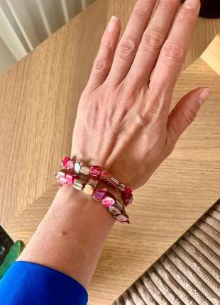 lot de deux Bracelets élastique en perles nacrées rose et blanc – doux et féminin, condizioni: Ottime, €7.90, €9.00 include la Protezione acquisti