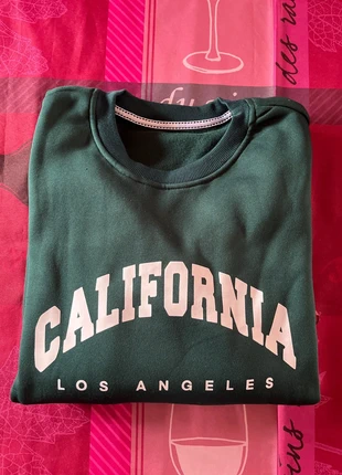 Pull vert et blanc California Los Angeles Aesthetic Vintage, brand: Aesthetic, condizioni: Nuovo senza cartellino, taglia: M, €11.00, €12.25 include la Protezione acquisti