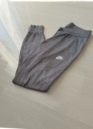 Jogging Nike - Femme - Couleur Gris - Taille S - Logo Brodé, marke: Nike, zustand: Sehr gut, größe: S / 36 / 8, 13,00 €, 14,35 € inklusive Vinted-Käuferschutz
