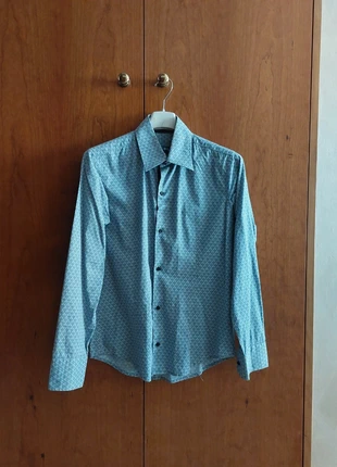 Camicia Tokuno Shima con fantasia azzurrina 100% cotone elegantissima, merk: Tokuno Shima, staat: Nieuw zonder prijskaartje, maat: S, € 5,00, € 5,95 inclusief Kopersbescherming