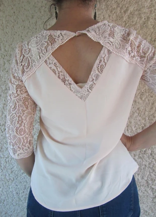 Joli top abricot épaules et manches 3/4 en dentelle. Camaieu. Taille 38., merk: Camaïeu, staat: Heel goed, maat: M / 38 / 10, € 10,00, € 11,20 inclusief Kopersbescherming Pro