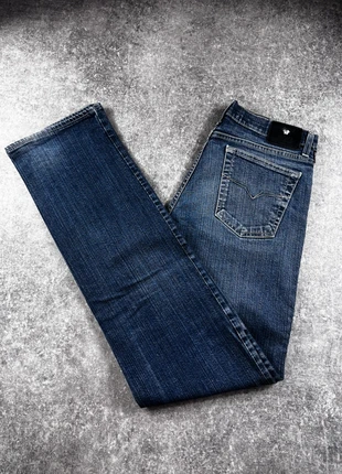 Jean Versace Jeans Couture bleu droit taille W32 L46 Made in Italy vintage, brand: Versace Jeans, condizioni: Ottime, taglia: IT 42 | W32, €50.00, €53.20 include la Protezione acquisti