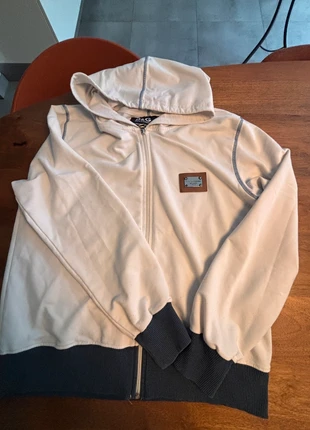 D&G (Dolce & Gabbana) hoodie – beige met metalen logo (maat M), marca: Dolce, estado: Satisfatório, tamanho: M / 38 / 10, €50.00, €53.20 inclui Proteção do Comprador