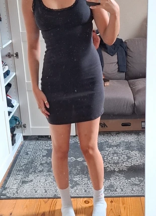 Zwart jurkje kort Brandy Melville, merk: Brandy Melville, staat: Nieuw zonder prijskaartje, maat: S / 36 / 8, € 9,00, € 10,15 inclusief Kopersbescherming