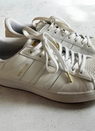 Adidas Superstar blanches et dorées cuir – taille 42 2/3 – baskets classiques unisexes, brand: adidas, condition: Very good, size: 42.5, €29.00, €31.15 includes Buyer Protection