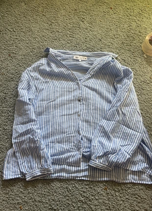 Beautiful Zara button-up with stripes, marca: Zara, estado: Muito bom, tamanho: S / 36 / 8, €20.00, €21.70 inclui Proteção do Comprador