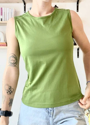 Haut de sport en taille XS - Très bon état, merk: Quechua, staat: Heel goed, maat: XS / 34 / 6, € 1,00, € 1,75 inclusief Kopersbescherming