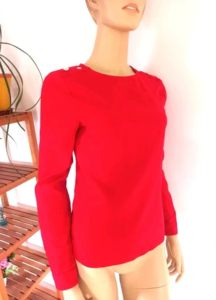 Blusa roja con botones decorativos plateados en los hombros – Talla S (36), marca: Costes, estado: Muy bueno, tamaño: S / 36 / 8, 8,00 €, 9,10 € Protección al comprador incluida