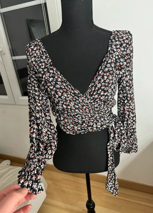 Blouse, marca: Bershka, estado: Novo sem etiquetas, tamanho: L / 40 / 12, €3.50, €4.38 inclui Proteção do Comprador