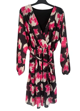 Robe fleurie noire, rose et blanche – Taille 40 – Style frais et féminin, staat: Heel goed, maat: L / 40 / 12, € 12,00, € 13,30 inclusief Kopersbescherming