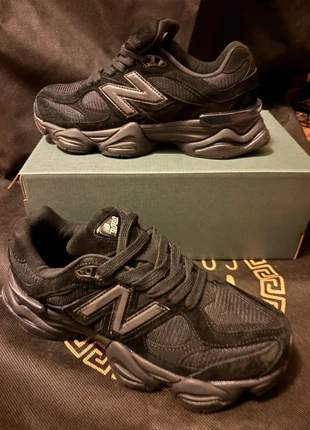 New Balance 9060 Noir T43, marke: New Balance, zustand: Sehr gut, größe: 43, 75,00 €, 79,45 € inklusive Vinted-Käuferschutz