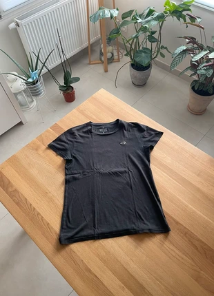 T-Shirt Hollister noir, marca: Hollister, estado: Bom, tamanho: XS, €4.00, €4.90 inclui Proteção do Comprador