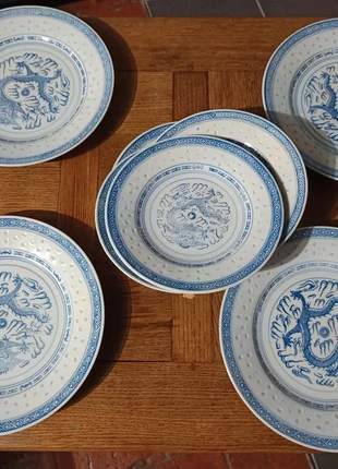 Service de table motif dragon, brand: Inconnu, condition: Very good, €10.00, €11.20 includes Buyer Protection