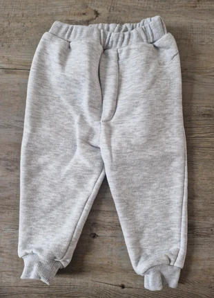 Jogginghose bis 12 Monate, merk: Sonstiges, staat: Heel goed, maat: 9-12 maanden / 74 cm, € 2,00, € 2,80 inclusief Kopersbescherming