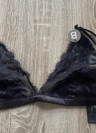 Women’s Secret Black Lace & Satin Triangle Bra, marque: Women'secret, état: Neuf avec étiquette, taille: 85B, 12,00 €, 13,30 € Protection acheteurs incluse