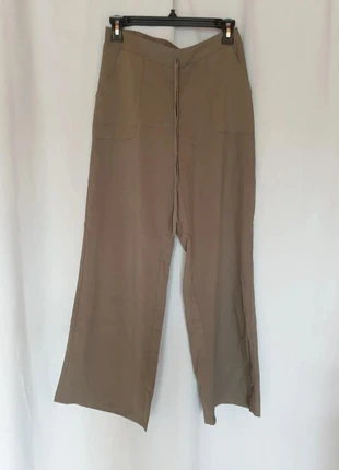 Pantalon léger Kaki 34 Shein, marque: Shein, état: Très bon état, taille: XS / 34 / 6, 5,00 €, 5,95 € Protection acheteurs incluse