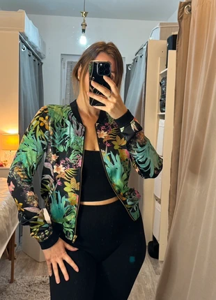 Veste imprimé fleurs exotiques, merk: Pimkie, staat: Heel goed, maat: S / 36 / 8, € 7,00, € 8,05 inclusief Kopersbescherming
