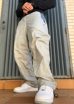 Nike vintage 90's Track Parachute Pants Size L, marque: Nike, état: Très bon état, taille: L, 29,90 €, 32,10 € Protection acheteurs incluse