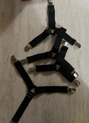 4 reggi-lenzuola regolabili per angoli, condizioni: Nuovo con cartellino, taglia: King size (180-200 cm x 200 cm), €3.00, €3.85 include la Protezione acquisti