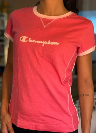 T-shirt Champion vintage – stile y2k aderente, brand: Champion, condizioni: Ottime, taglia: S / IT 40 / EU 36, €12.00, €13.30 include la Protezione acquisti