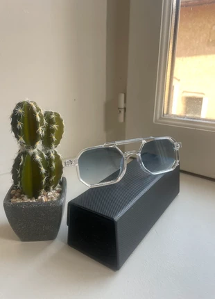Lunette de soleil forme hexagone dégrader bleu transparent sur le verre, marca: Zara, estado: Muy bueno, 15,00 €, 16,45 € Protección al comprador incluida