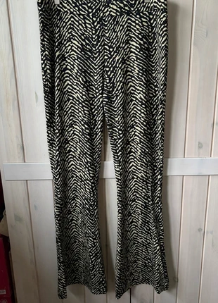 Tall flared pantalon van Vero Moda, merk: Vero Moda, staat: Heel goed, maat: XL / 42 / 14, € 6,00, € 7,00 inclusief Kopersbescherming