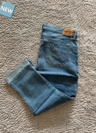 Jean Levi’s Signature 694 Vintage 00s bleu clair - Capri Fit - W34 (Taille comme W36), marque: Levi's, état: Très bon état, taille: W36 | FR 46, 14,90 €, 16,35 € Protection acheteurs (Pro) incluse
