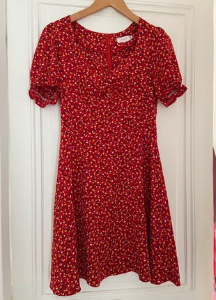 Robe à fleurs rouge, marke: colorvibe, zustand: Sehr gut, größe: M / 38 / 10, 9,00 €, 10,15 € inklusive Vinted-Käuferschutz