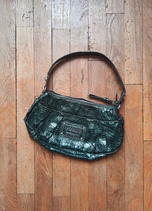 Sac Guess Y2K – Vert sapin – Logo métallique – Bon état, marque: GUESS, état: Bon état, 35,00 €, 37,45 € Protection acheteurs incluse