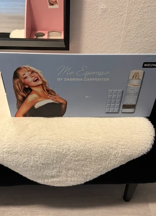 Sabrina carpenter display sweet tooth, marque: Sabrina Carpenter, état: Bon état, 10,00 €, 11,20 € Protection acheteurs incluse