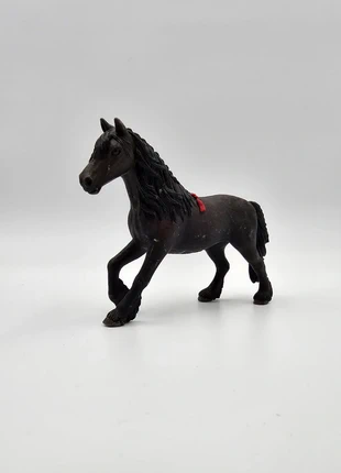 Figurine Cheval Schleich - Jument Frison, merk: Schleich, staat: Goed, maat: Universeel, € 5,50, € 6,48 inclusief Kopersbescherming Pro