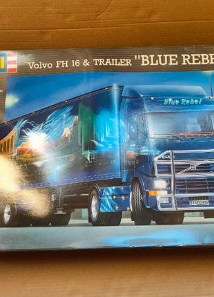 Volvo FH Revell "Blue Rebel" trailer+primemover, merk: Revell, staat: Nieuw met prijskaartje, maat: L, € 85,00, € 89,95 inclusief Kopersbescherming