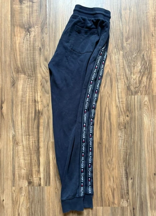 Jogging Tommy Hilfiger, marque: Tommy Hilfiger, état: Très bon état, taille: M, 20,00 €, 21,70 € Protection acheteurs incluse