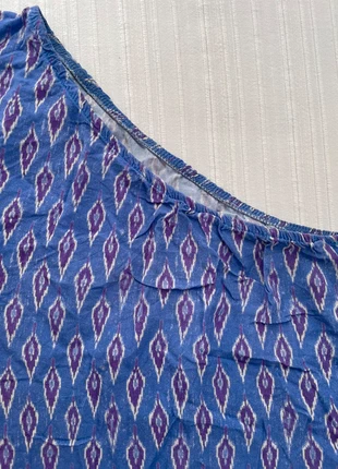 Top estampado azul e roxo | Tecido leve e fluido*, marca: feira de Madrid, estado: Muito bom, tamanho: XS / 34 / 6, €5.00, €5.95 inclui Proteção do Comprador