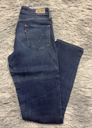 Jean skinny bleu marine women femme Levi's W27 L32 JLM030, merk: Levi's, staat: Heel goed, maat: S / 36 / 8, € 18,00, € 19,60 inclusief Kopersbescherming Pro