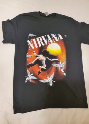 T Shirt Graphic Nirvana Medley Covers - Noir (Taille M), marke: Nirvana, zustand: Sehr gut, größe: M, 20,00 €, 21,70 € inklusive Vinted-Käuferschutz