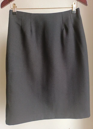 Belle jupe noire en laine motifs chevrons taille 38 voir mesures à 2€👛, marke: sans étiquette, zustand: Sehr gut, größe: M / 38 / 10, 2,00 €, 2,80 € inklusive Vinted-Käuferschutz