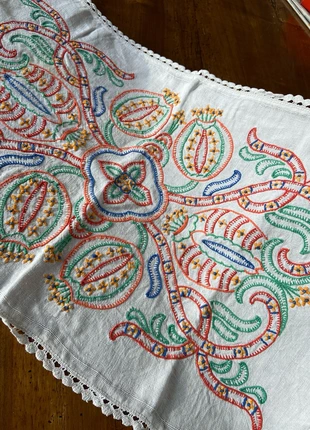 Chemin de table brodé main – coton ancien – 75 x 44 cm, marke: Fait Main, zustand: Sehr gut, 10,00 €, 11,20 € inklusive Vinted-Käuferschutz