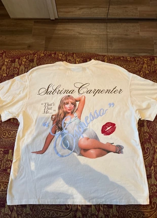 maglia Sabrina Carpenter Bershka, marque: Bershka, état: Neuf sans étiquette, taille: S / 36 / 8, 18,00 €, 19,60 € Protection acheteurs incluse