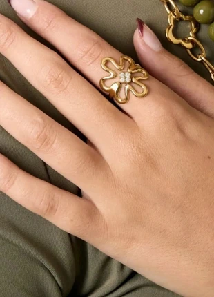 Bague fleur en acier inoxydable ajustable, marke: Labouderie, zustand: Sehr gut, größe: Größenverstellbar, 8,00 €, 9,10 € beinhaltet Vinted-Käuferschutz Pro