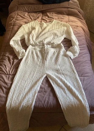 set tuta bianca, brand: Fashion, condizioni: Nuovo senza cartellino, taglia: L / IT 44 / EU 40, €10.00, €11.20 include la Protezione acquisti