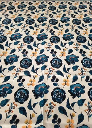 Coupon tissu polyester fleuri roses bleues, marque: TISSU, état: Très bon état, 10,00 €, 11,20 € Protection acheteurs (Pro) incluse